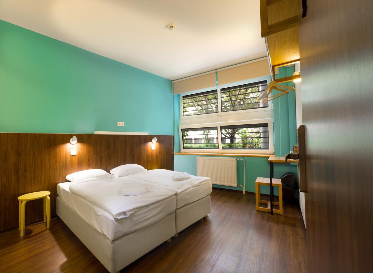 Twin or Double Room Ensuite,664087998:JPEG